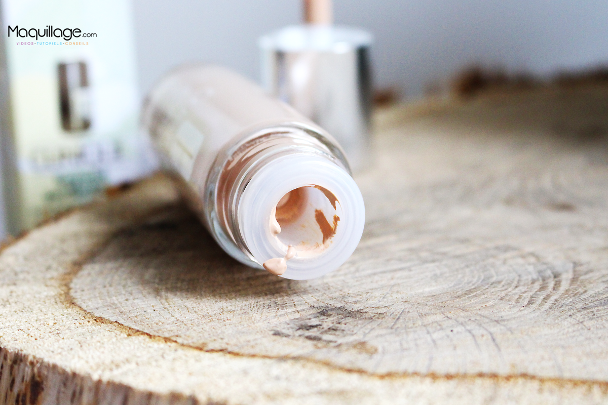 Fond de teint 2 en 1 Beyond Perfecting de Clinique 10