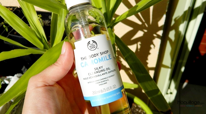 Se démaquiller avec l'huile soyeuse The Body Shop