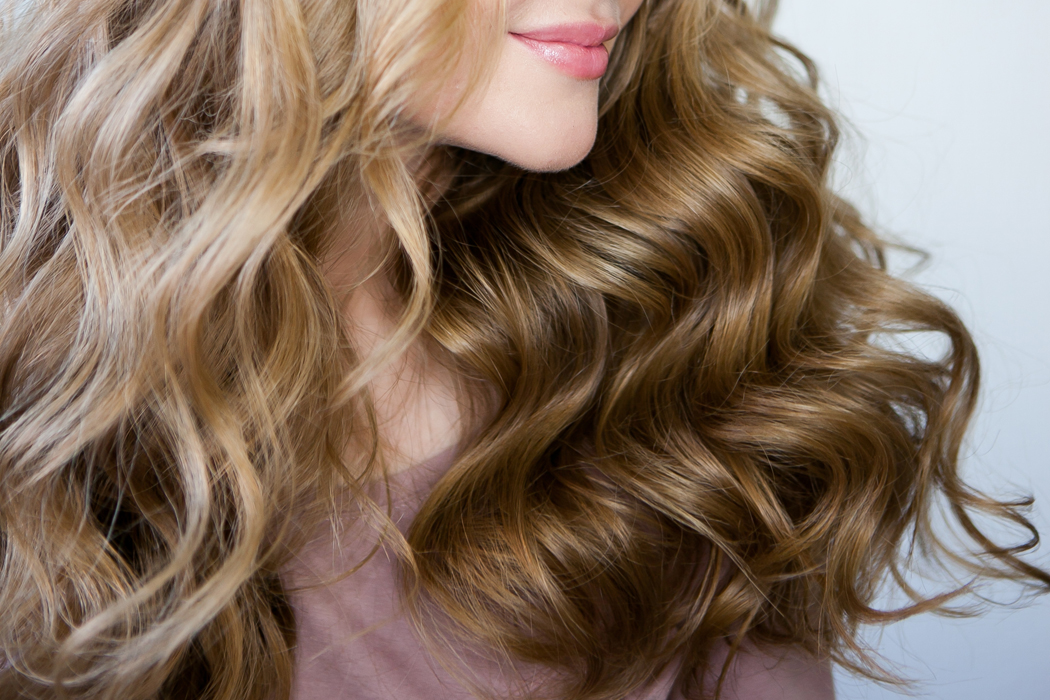 Réussir un parfait wavy hair au lisseur