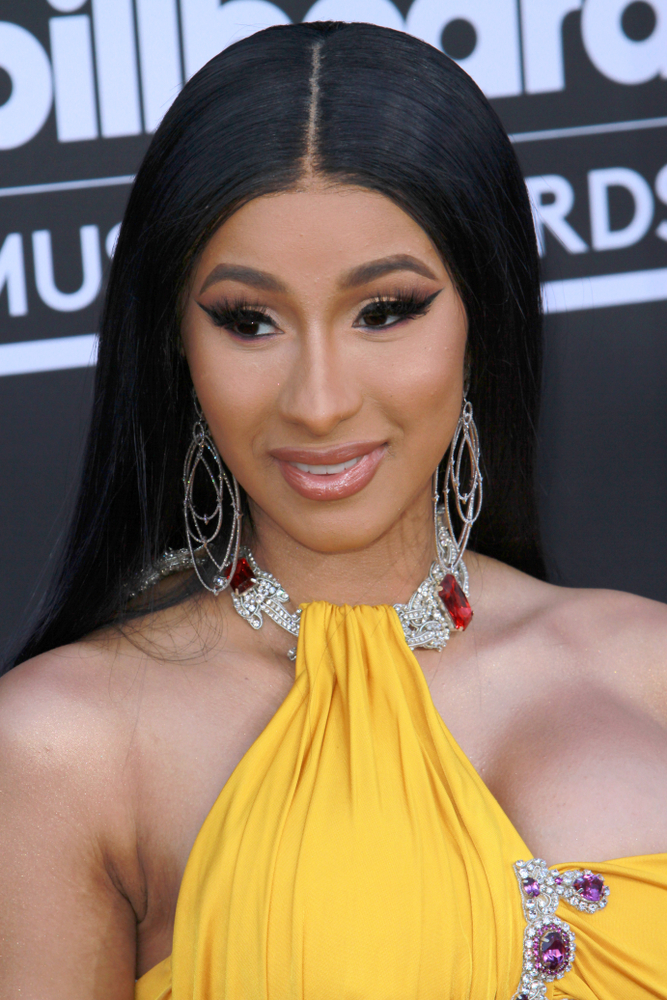cardi b sans maquillage