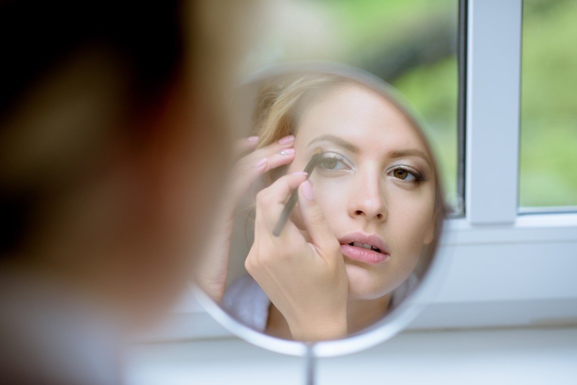 comment faire son maquillage de mariage seule