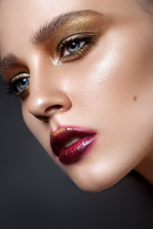 smoky eyes or