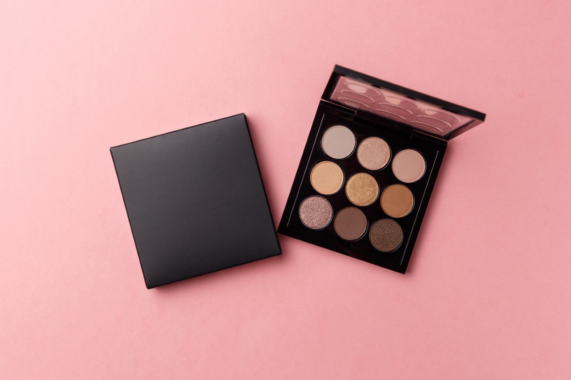 Petite palette avec teintes nude