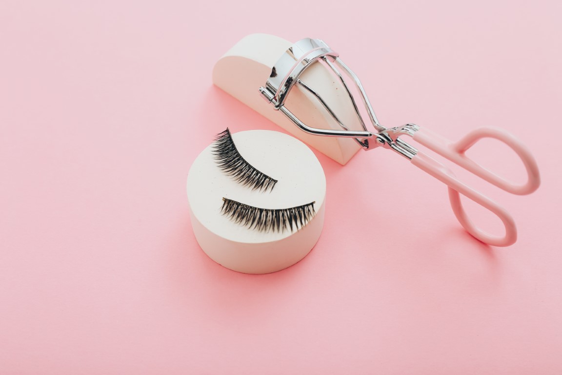 Recourbe-cils et faux cils