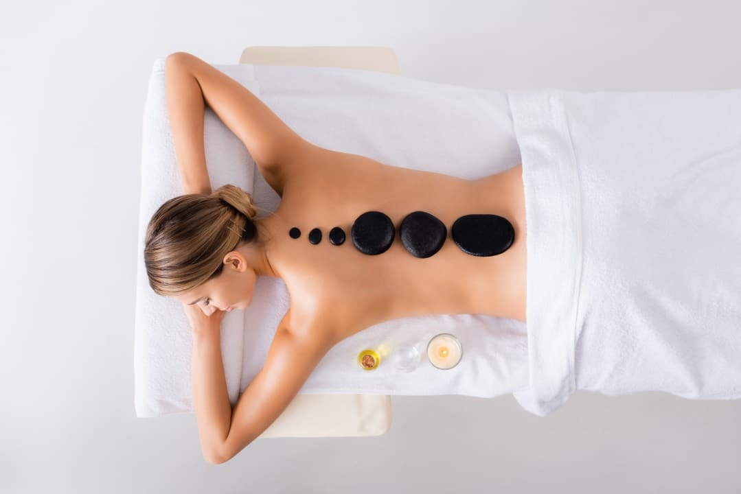 Le massage aux pierres chaudes