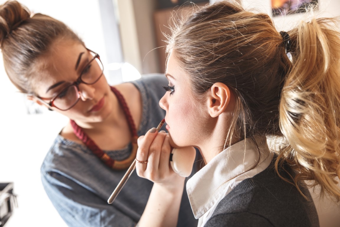 Make-up artist à l'oeuvre