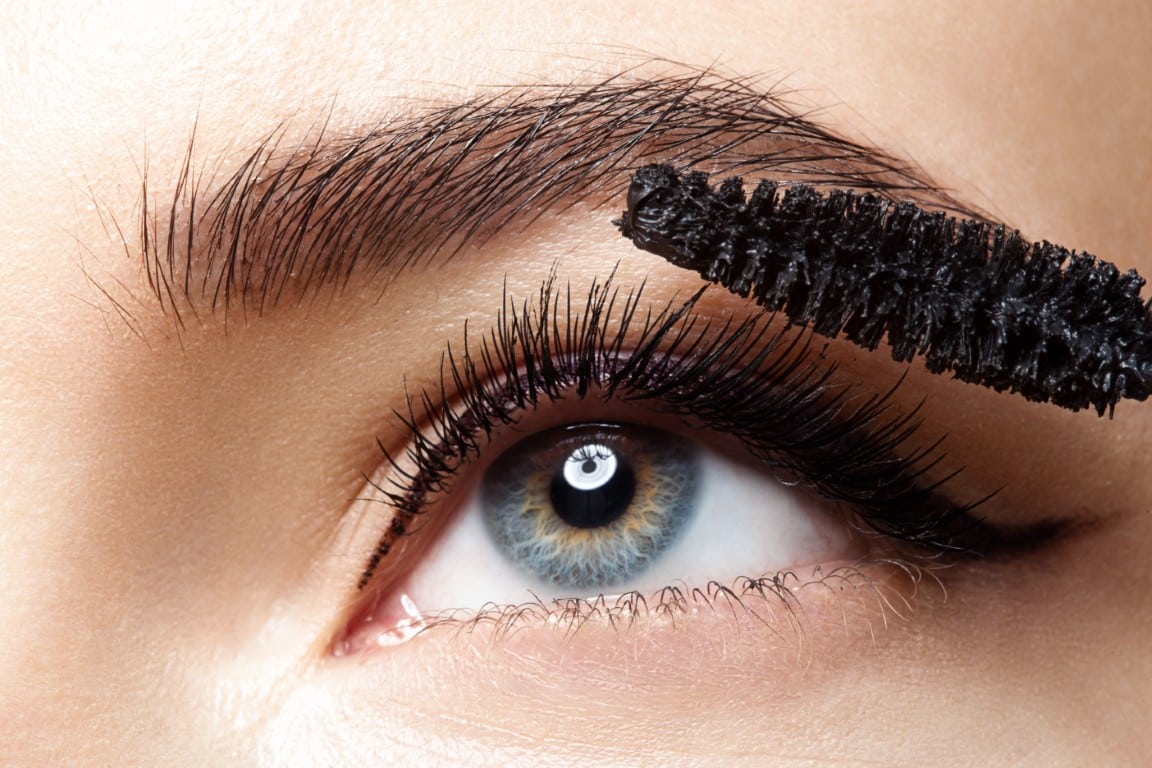Le mascara étire le regard et fait paraitre les paupières plus grandes