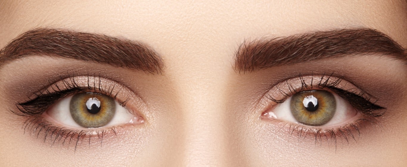 Maquiller des sourcils tombants