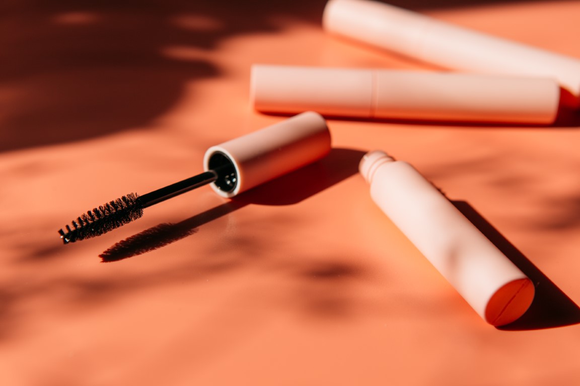 Le mascara allonge le regard des yeux ronds