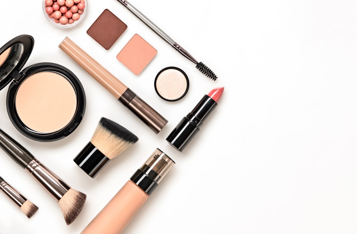 Opter pour un maquillage nude si le teint est pâle