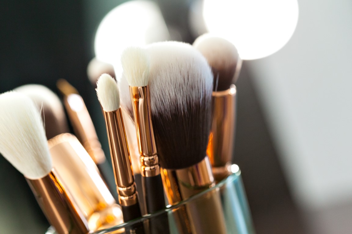 Bien nettoyer les pinceaux à maquillage avant de les ranger