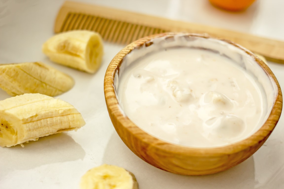 Utiliser de la banane pour rendre les cheveux secs plus hydratés