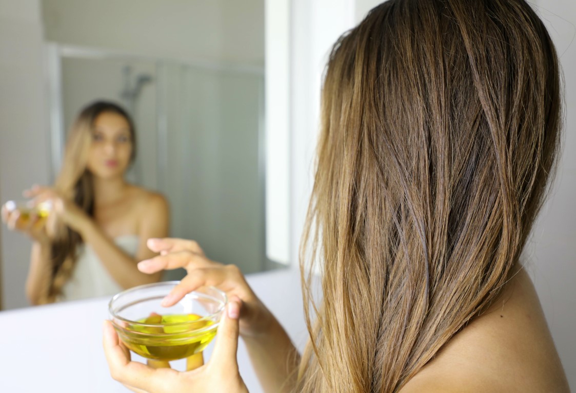 Les huiles végétales sont très nourrissantes pour les cheveux