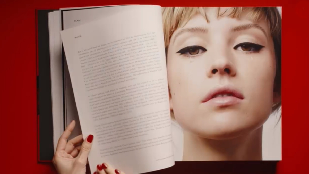 The Allure of Makeup livre chanel beauty