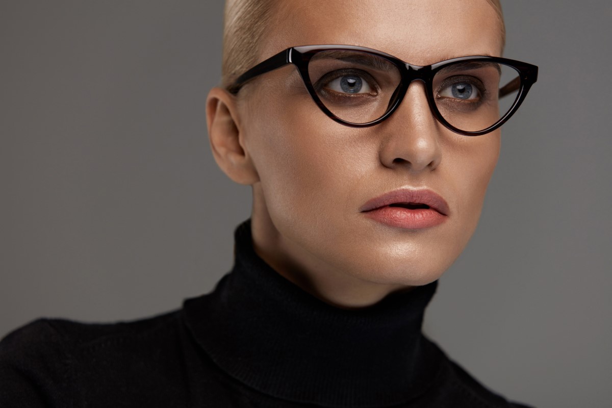 Comment bien associer son maquillage avec sa monture de lunettes ?