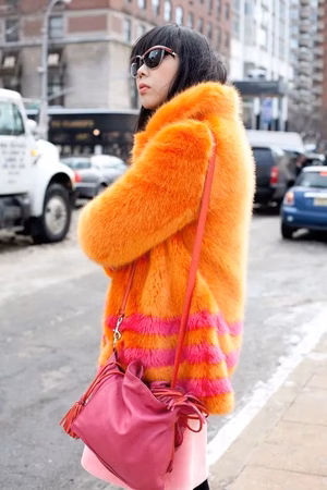 comment porter le manteau en fausse fourrure
