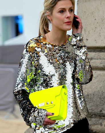comment porter une robe en sequins et paillettes
