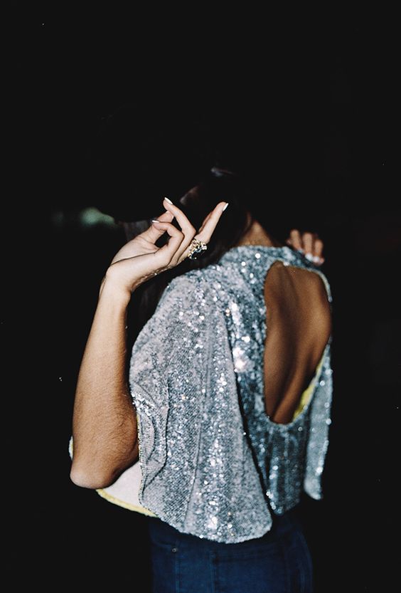 comment porter une robe en sequins et paillettes