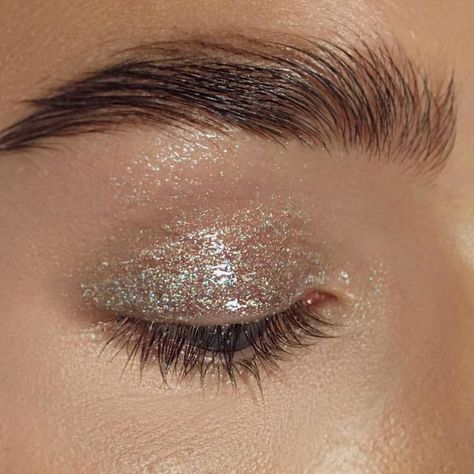 comment porter une robe en sequins et paillettes