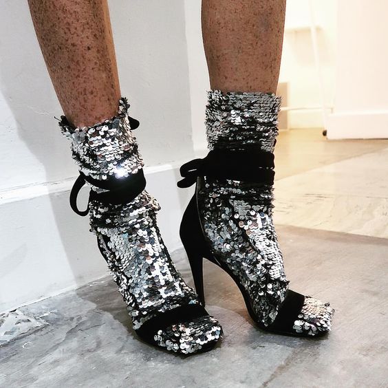 comment porter une robe en sequins et paillettes