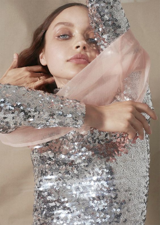 comment porter une robe en sequins et paillettes