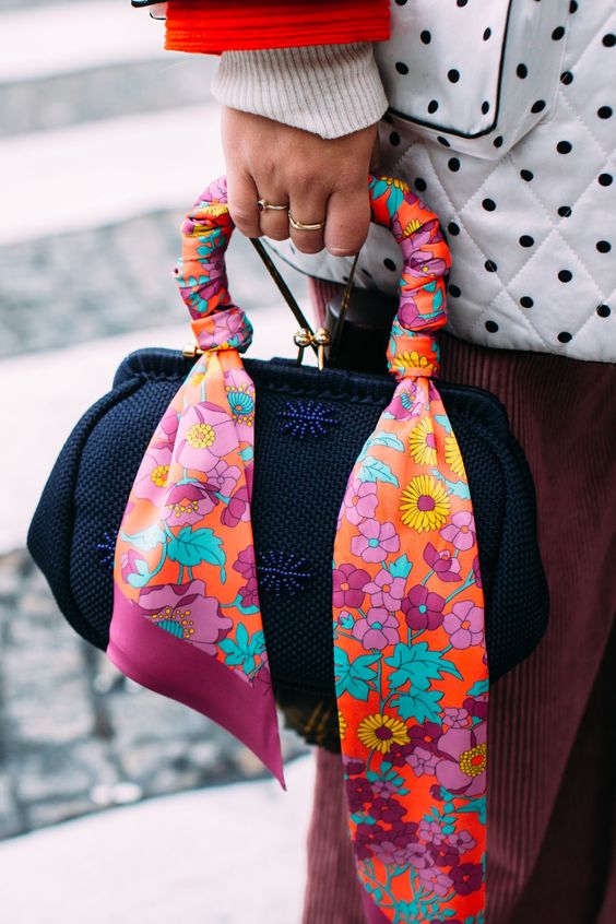 Comment nouer un foulard dans les cheveux autour du cou idées methodes
