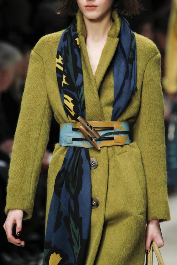 Comment nouer un foulard dans les cheveux autour du cou idées methodes