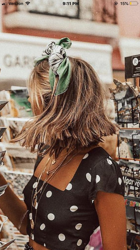 Comment nouer un foulard dans les cheveux autour du cou idées methodes
