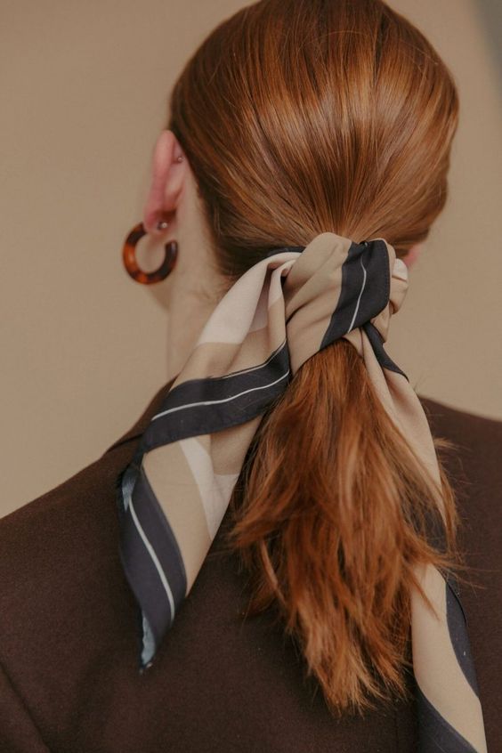 Comment nouer un foulard dans les cheveux autour du cou idées methodes