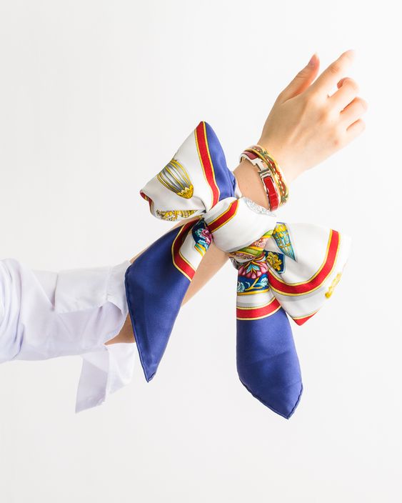 Comment nouer un foulard dans les cheveux autour du cou idées methodes