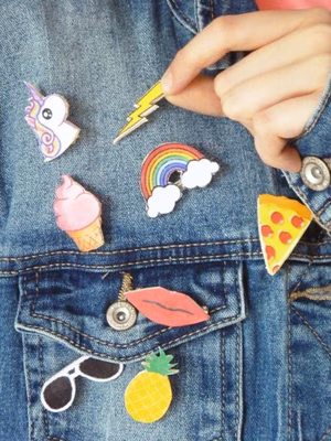 Le pin’s : la tendance du moment pour customiser une veste !