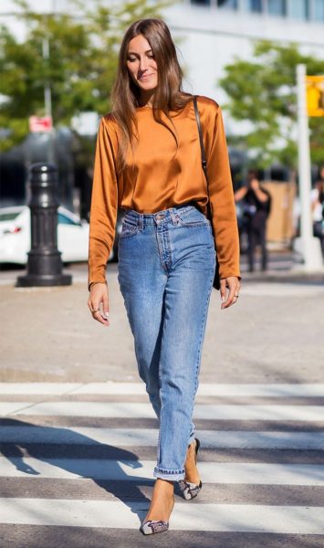 Comment porter le mom jean ? Conseils, astuces et idées de look