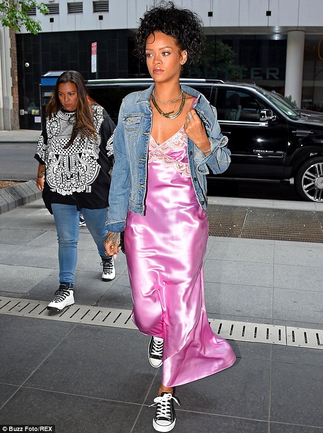 comment porter la slip dress la nuisette en look de jour