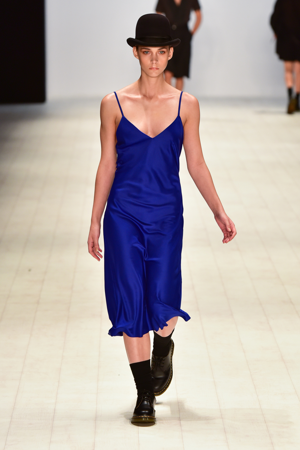 comment porter la slip dress la nuisette en look de jour
