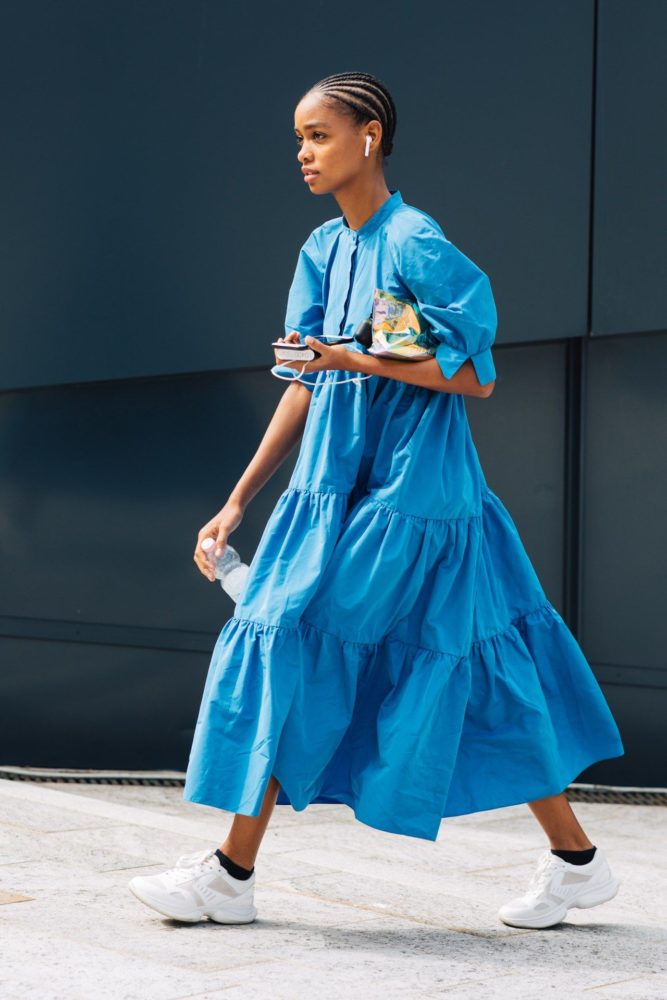 Comment porter la robe bleue ?