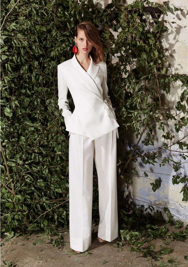 Comment porter le tailleur femme à un mariage ?