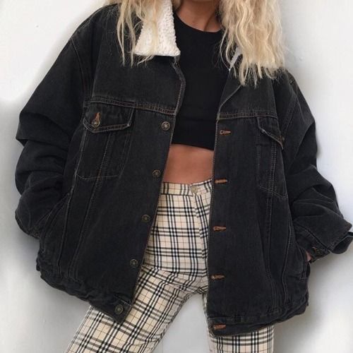 rétro look avec veste en jean noire