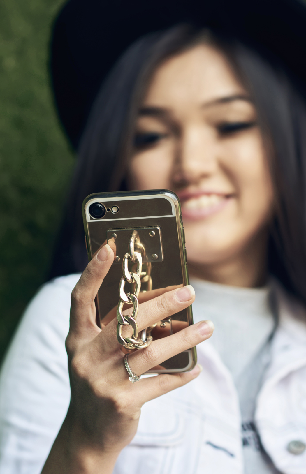 coque téléphone dorée tendance