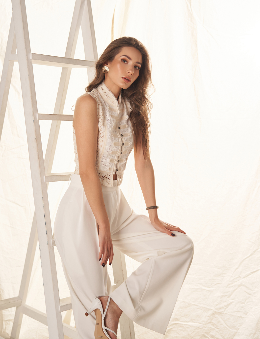sandales talon et pantalon flare