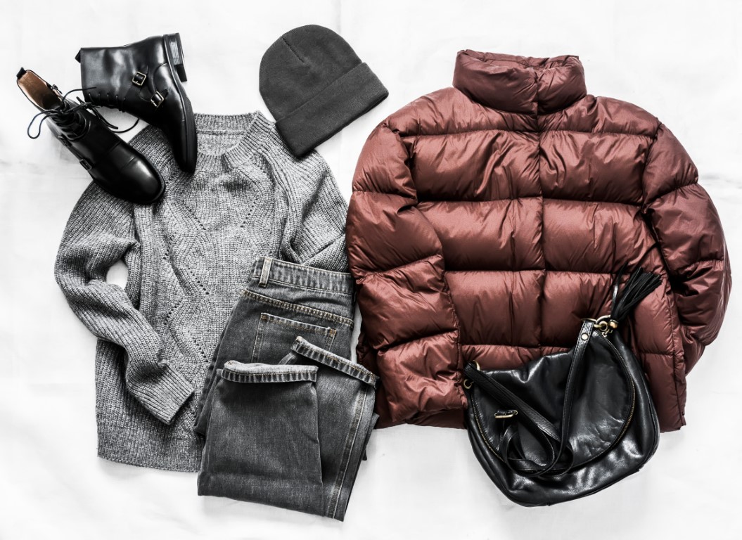 pluu cachemire gris et look sportswear