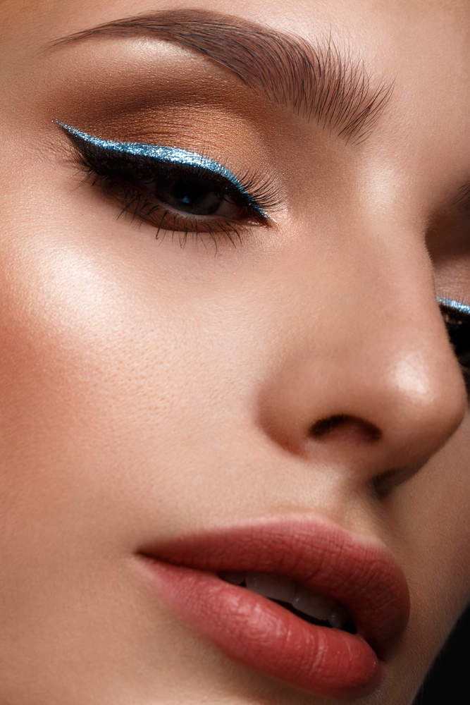 eyeliner pailleté coloré