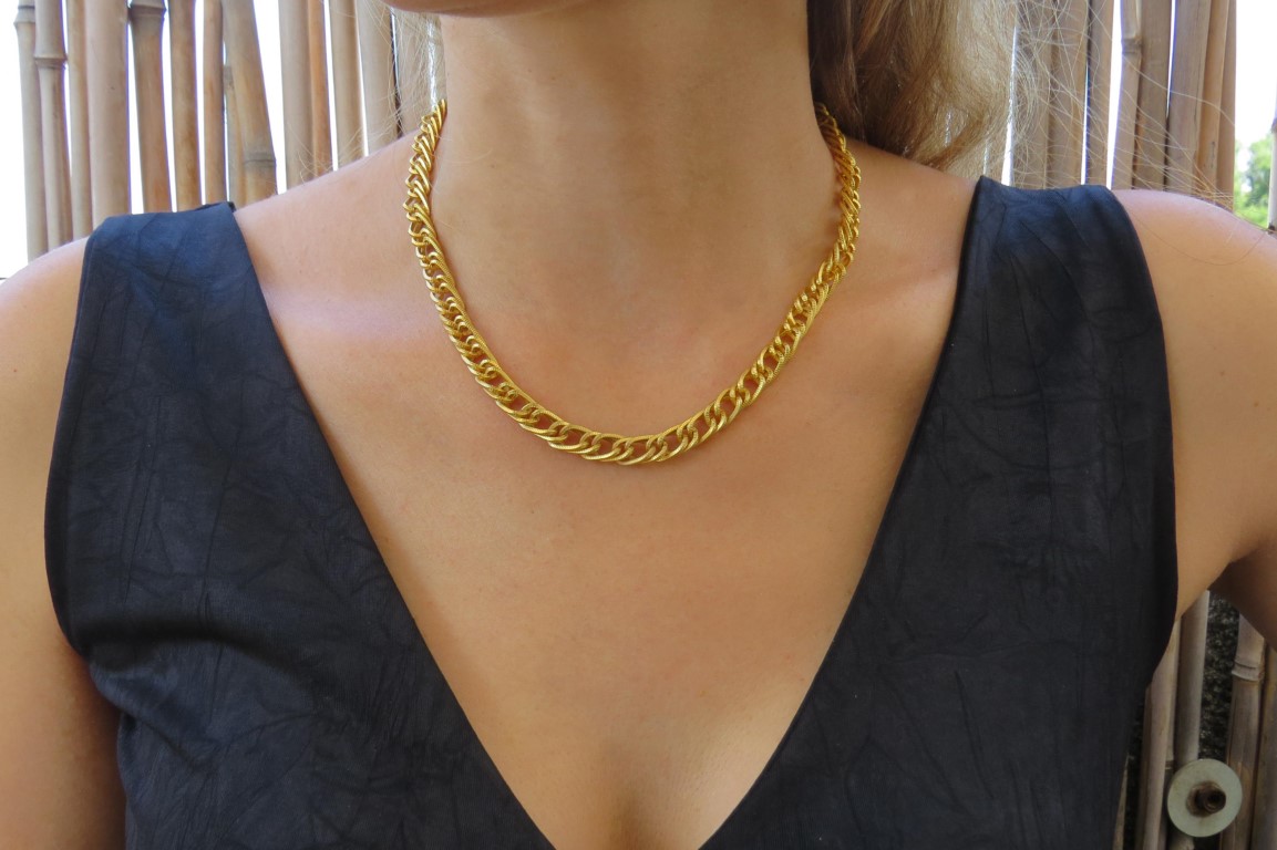 bijoux en or pour une tenue de soirée