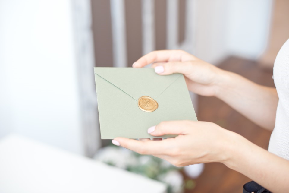 zoom carte de mariage faire part cachet de cire