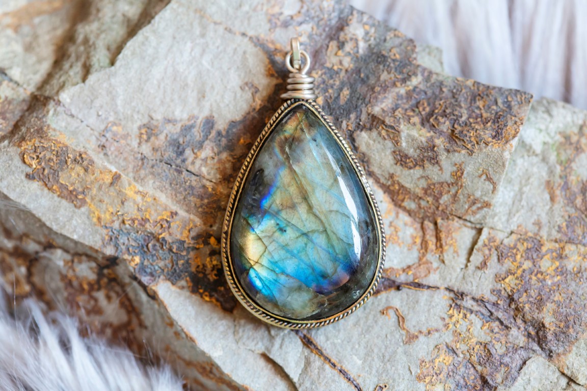 collier en labradorite