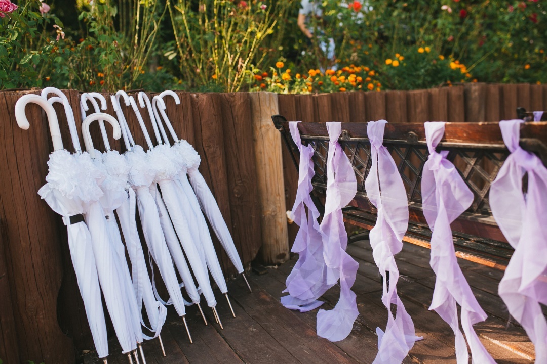 mariage pluvieux jolis parapluies