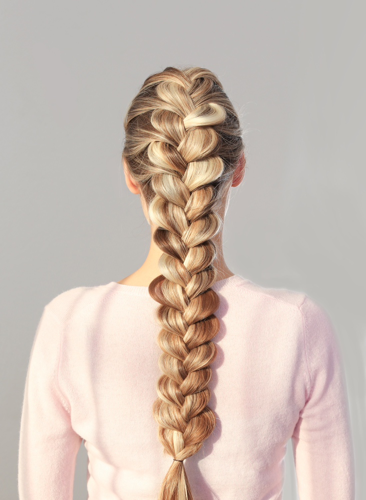 Coiffure demoiselle d’honneur sur cheveux longs