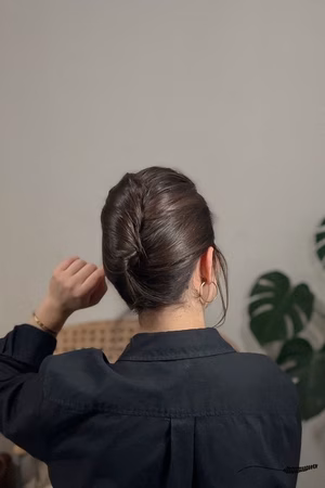chignon banane sur cheveux court