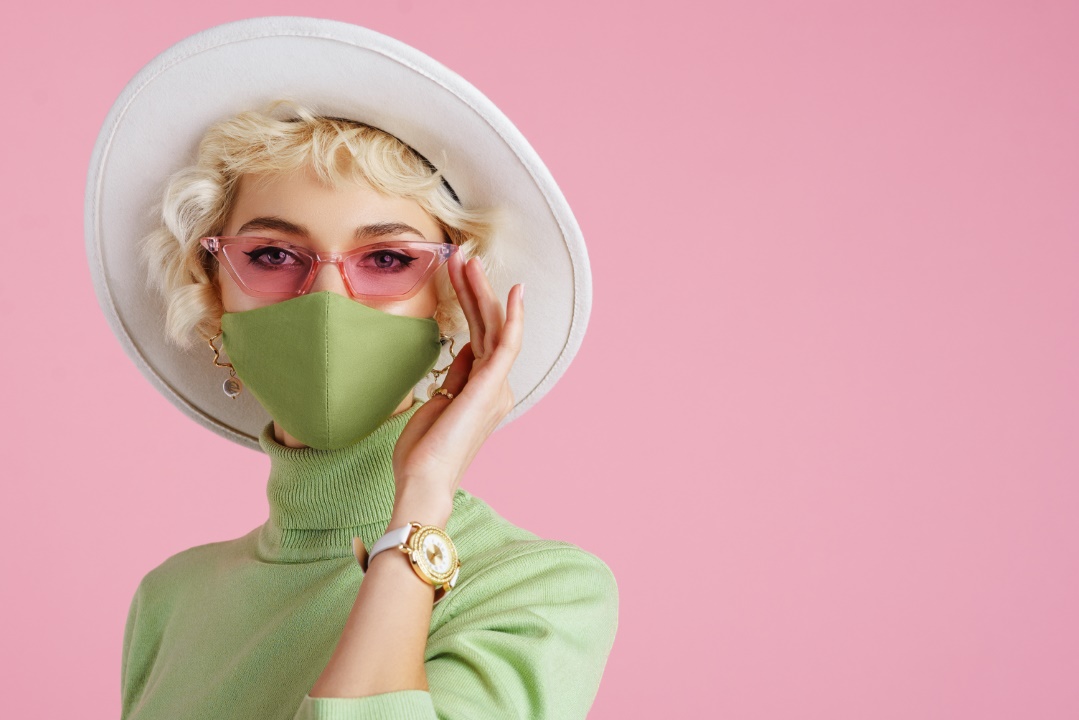 lunettes colorées rose
