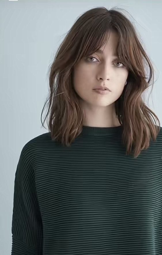 frange rideau visage
