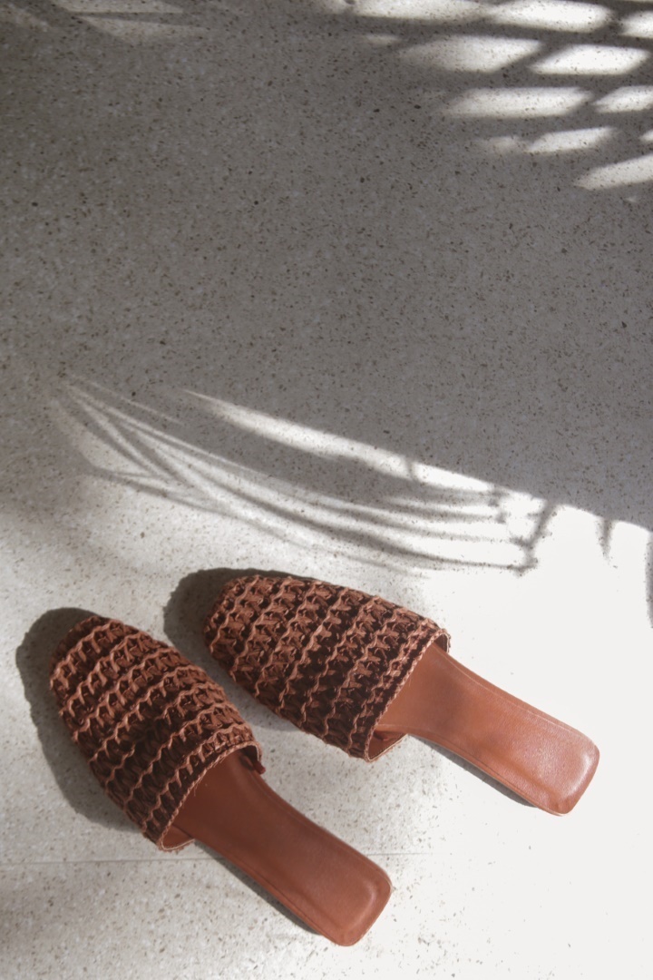 mules sandales tresses